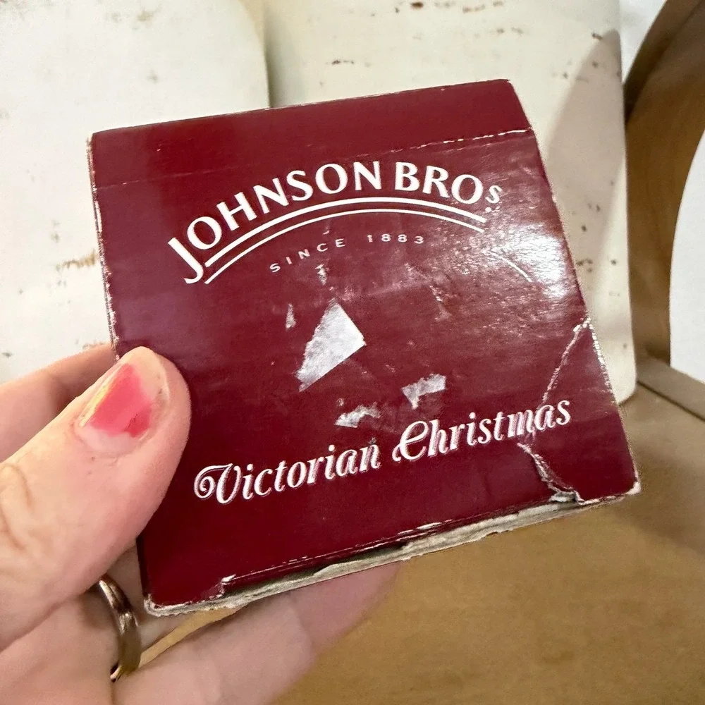 Johnson Brothers Victorian Christmas‎ Votive Candle Holders Set of 2